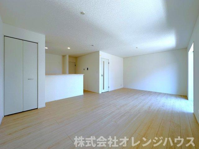 【居間・リビング】 | 厚木市関口　新築分譲住宅　全2棟 | 写真撮影【2026.7】
