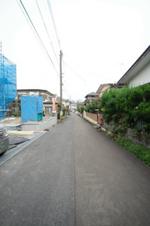 【前面道路含む現地写真】 | 令和７年11月13日撮影　建築中