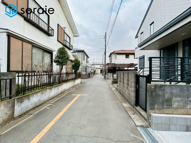 狭山市北入曽7期B号棟　新築戸建の前面道路含む現地写真|2月24日撮影
