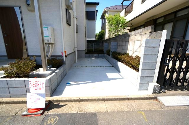 東村山市美住町１丁目のアパートの駐車場