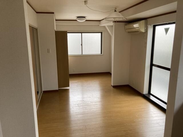 阿川ビルの居間・リビング