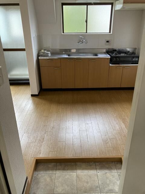 阿川ビルの玄関