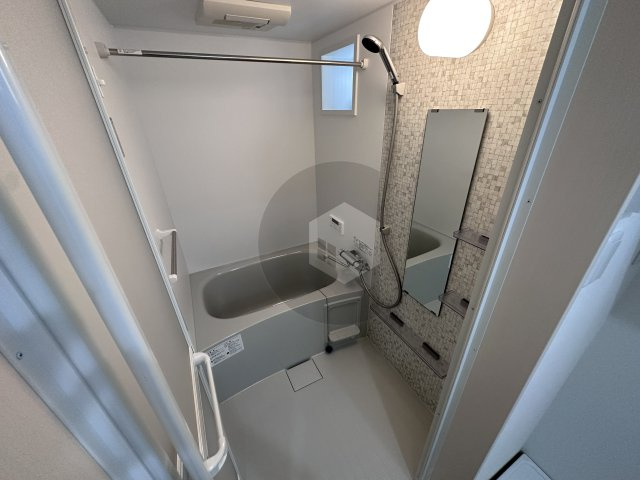 クリエオーレ衣摺1の浴室