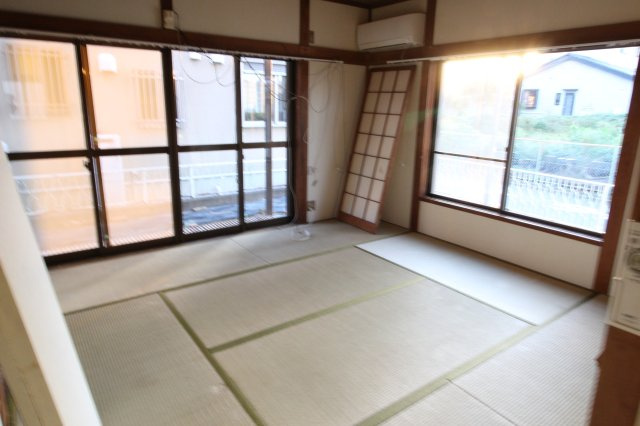 古河市桜町の和室|1階8帖和室。　エアコン付です。