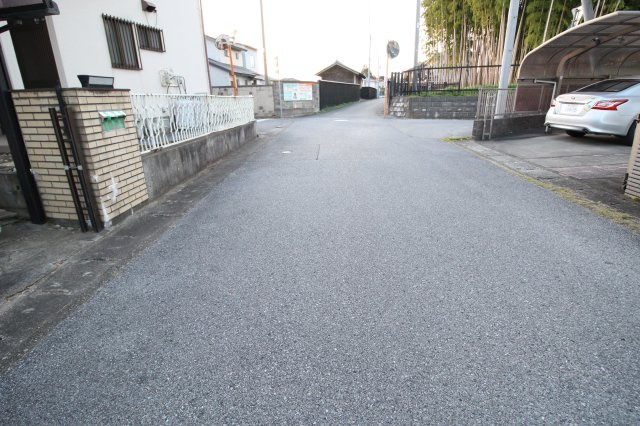 古河市桜町の前面道路含む現地写真|北側公道　西方面
