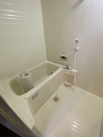 ロイヤル谷津の浴室