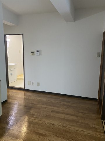 ロイヤル谷津の居間・リビング