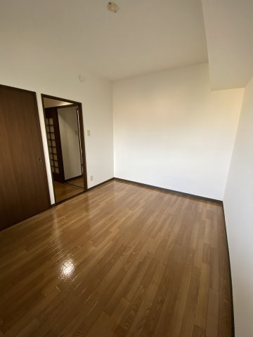 ロイヤル谷津の洋室