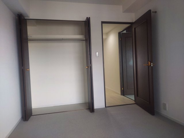 ラ・ビスタ宝塚ウエストウイング二番館の洋室|洋室約6帖