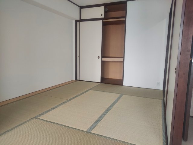 ラ・ビスタ宝塚ウエストウイング二番館の和室|和室約6帖