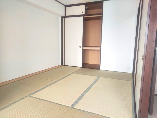 ラ・ビスタ宝塚ウエストウイング二番館の和室|和室約6帖