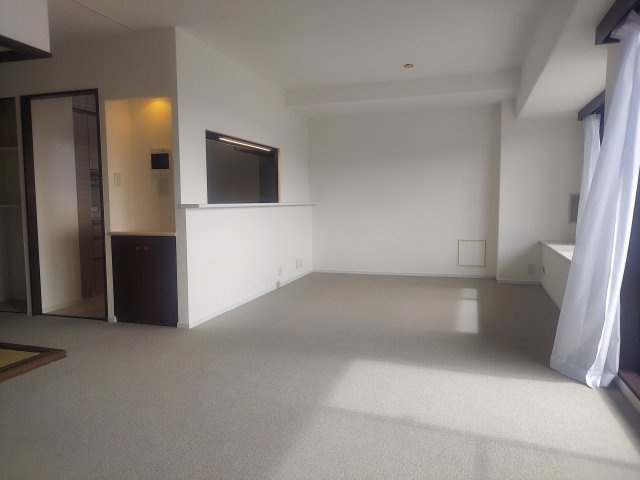 ラ・ビスタ宝塚ウエストウイング二番館の居間・リビング