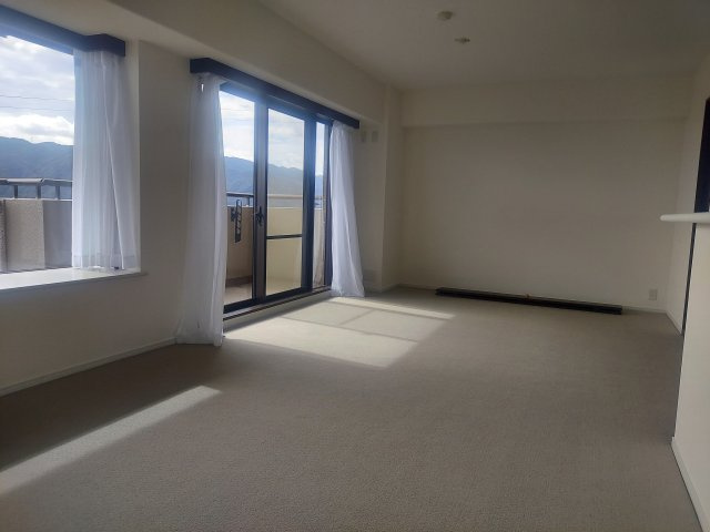 ラ・ビスタ宝塚ウエストウイング二番館の居間・リビング