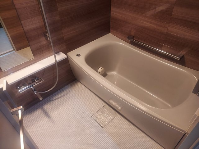 ラ・ビスタ宝塚ウエストウイング二番館の浴室|浴室乾燥機付き