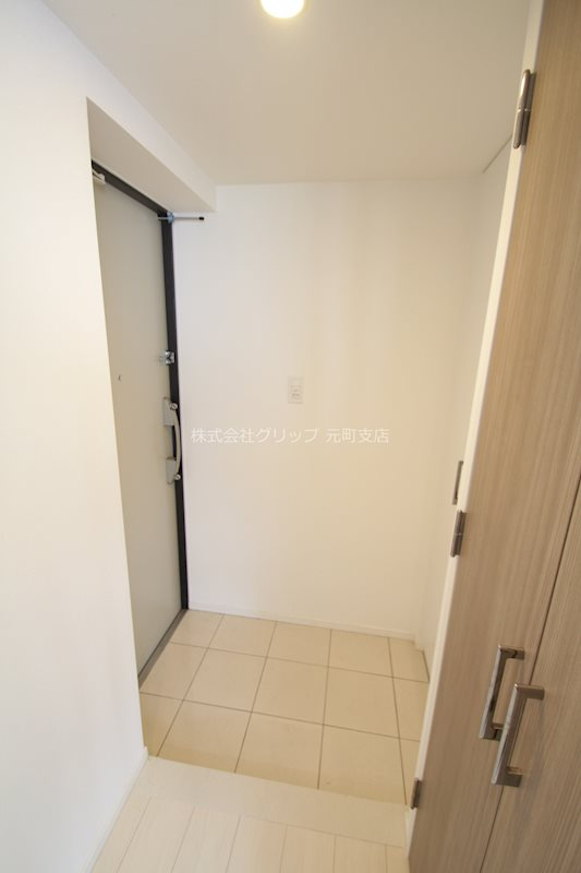 パークアクシス横浜反町公園の玄関