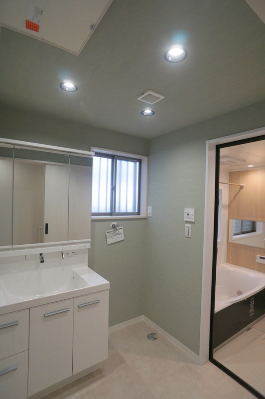 赤羽西４　戸建の独立洗面台|シャワー付き洗面化粧台