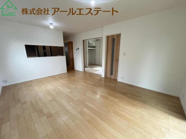 姫路市飾磨区細江　　山陽電鉄「飾磨駅」徒歩20分の居間・リビング