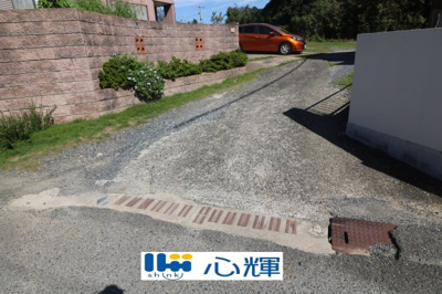 【前面道路含む現地写真】 | 東岐波字波馬田5586（168坪）資材置き場 | 現地（2025年10月17日撮影）
進入路部分です。