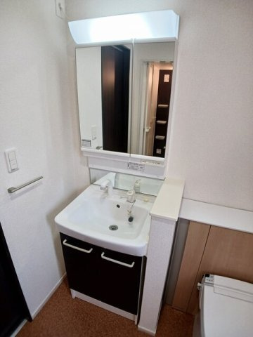 カーサ　フィオーレの洗面所|スペースが確保できる洗面所です