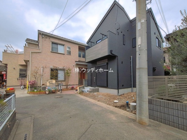 越谷市宮本町3丁目　新築一戸建ての前面道路含む現地写真