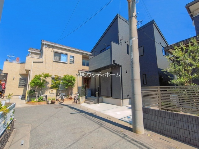 越谷市宮本町3丁目　新築一戸建ての前面道路含む現地写真