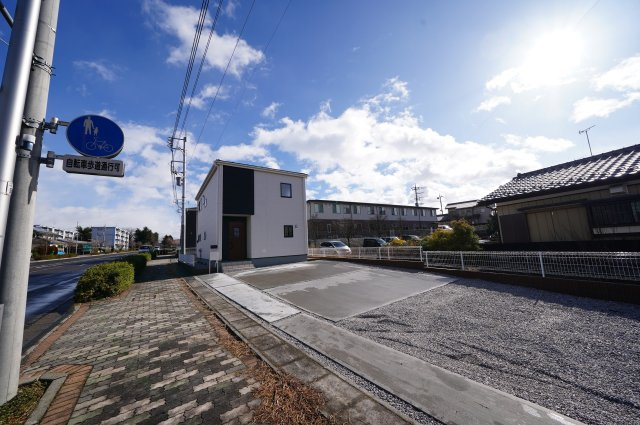 ROOTS高橋場町の駐車場|普通車4台並列駐車可能！