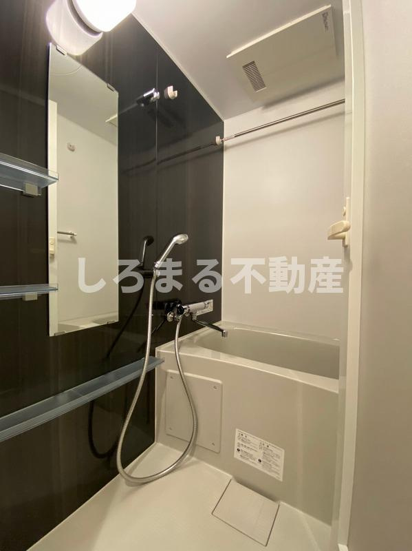 コンフォリア心斎橋EASTの浴室