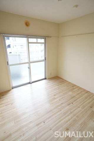 熊本市西区春日７丁目の賃貸マンションの居間・リビング