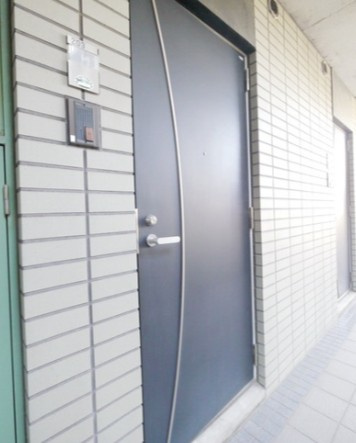 コート・アクシスの玄関|別部屋参照