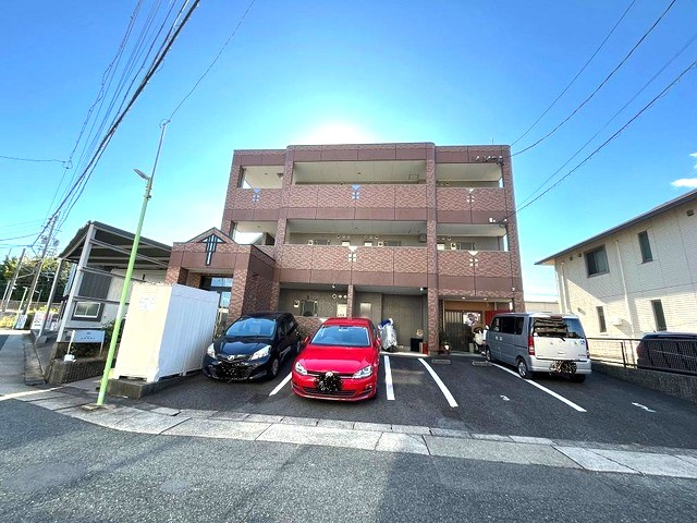 メゾンシクラメンの駐車場