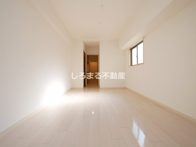 アーバンフラッツ心斎橋　【旧Ｌａ　Ｄｏｕｃｅｕｒ心斎橋】の居間・リビング