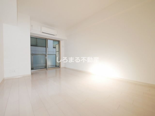 アーバンフラッツ心斎橋　【旧Ｌａ　Ｄｏｕｃｅｕｒ心斎橋】の居間・リビング