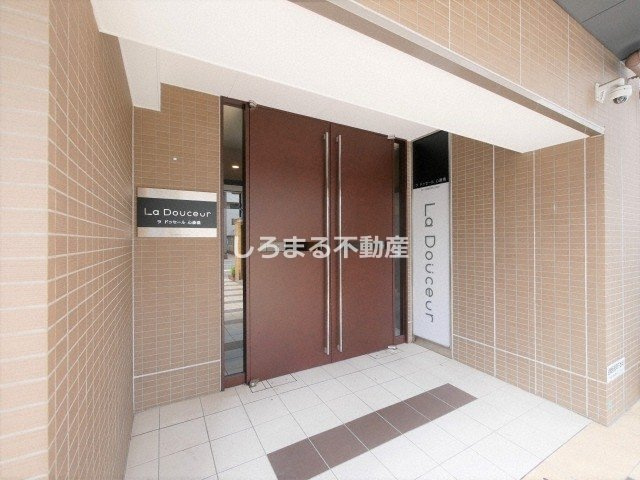 アーバンフラッツ心斎橋　【旧Ｌａ　Ｄｏｕｃｅｕｒ心斎橋】のエントランス