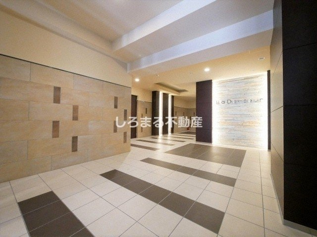 アーバンフラッツ心斎橋　【旧Ｌａ　Ｄｏｕｃｅｕｒ心斎橋】のロビー