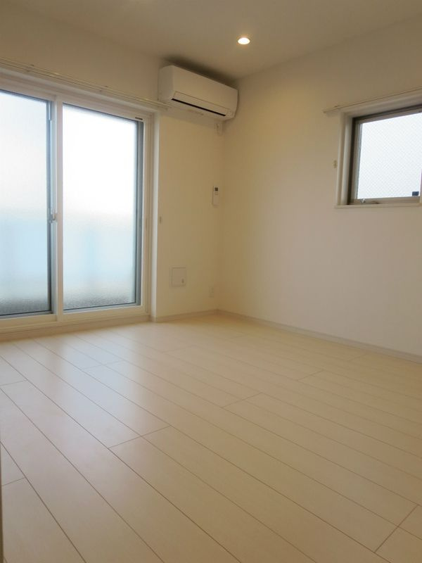 リブリ・ソレーユ はつみの洋室