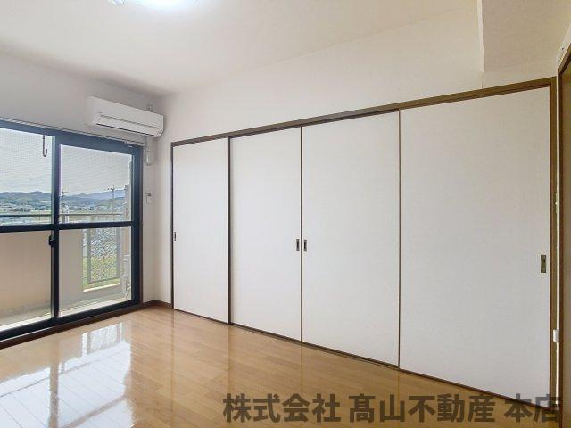 アルベール石丸の洋室