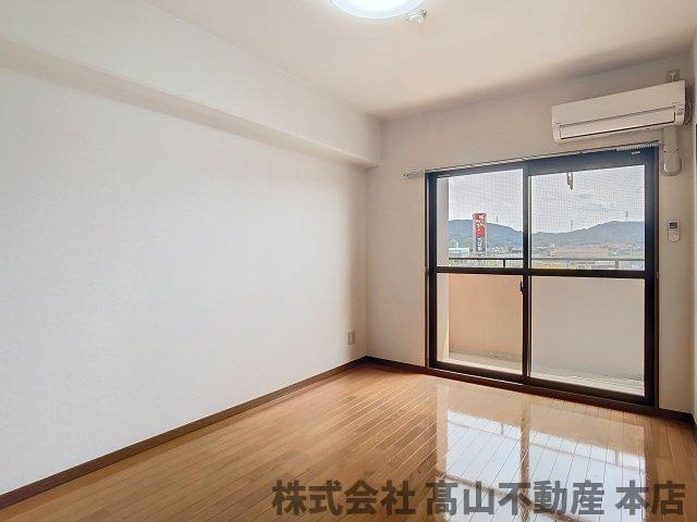 アルベール石丸の洋室