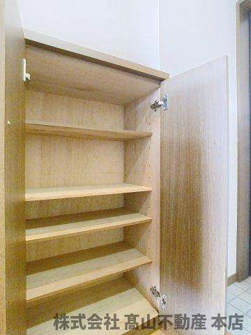 アルベール石丸の収納