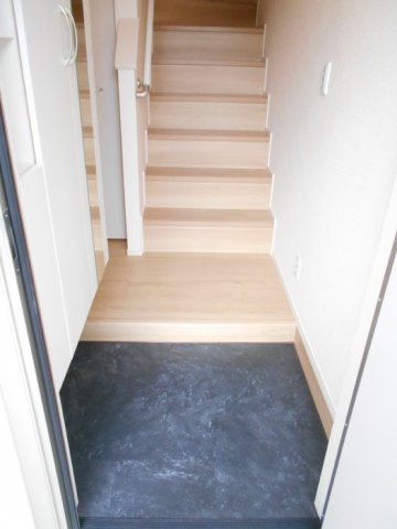 ヴィラ プリュネ Ｂ棟の玄関|玄関