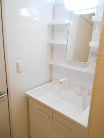 ヴィラ プリュネ Ｂ棟の洗面所|洗髪洗面化粧台