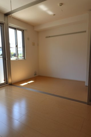 府中市四谷１丁目のアパートの寝室