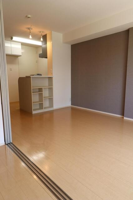 府中市四谷１丁目のアパートの居間・リビング