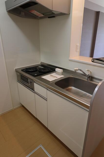 府中市四谷１丁目のアパートのキッチン