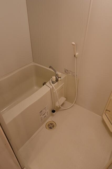 府中市四谷１丁目のアパートの浴室