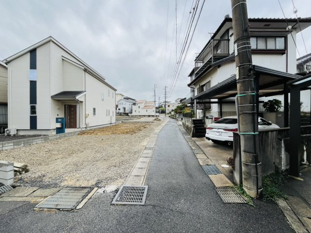 豊明市新栄町3-104『仲介手数料無料』新築戸建ての前面道路含む現地写真