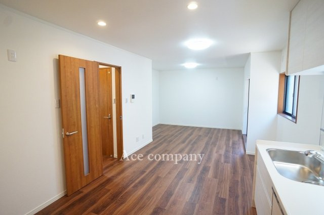 【居間・リビング】 | 鶴見区鶴見1丁目 | 【LDK：約16帖】