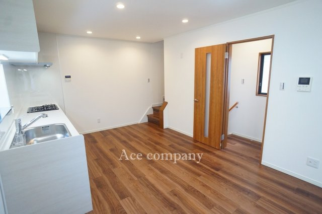 【居間・リビング】 | 鶴見区鶴見1丁目 | 【LDK：約16帖】