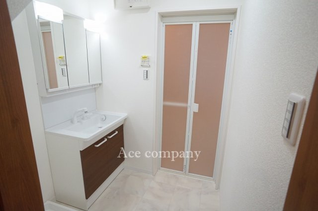 【ランドリースペース】 | 鶴見区鶴見1丁目 | 洗面台新調です☆