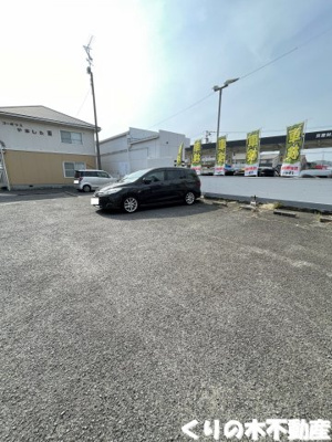 【駐車場】 | コーポラスやました　Ⅰ棟 | 駐車場に車を止められます