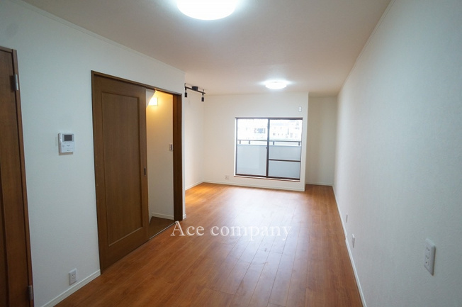 【居間・リビング】 | 東大阪市若江南町2丁目 | 【LDK：約14.2帖】